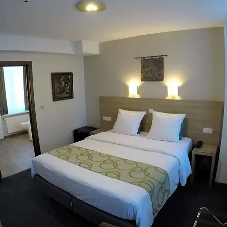 Fevery Hotel Brugia