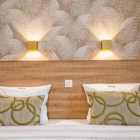 Fevery Hotel Brugia